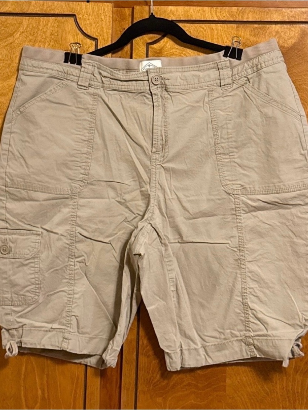 St John’s  Bay  Women’s Casual Cargo Shorts in Light Khaki